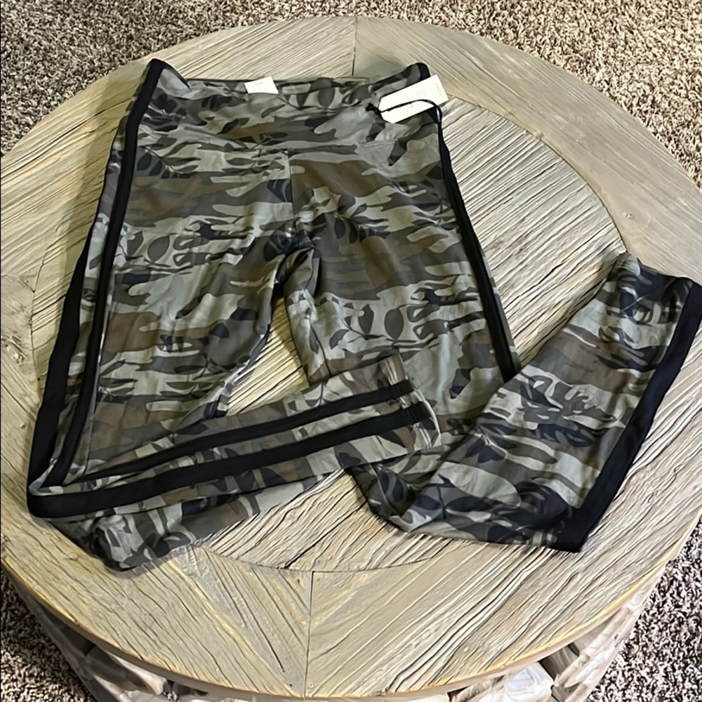 Camo leaf legging Express
